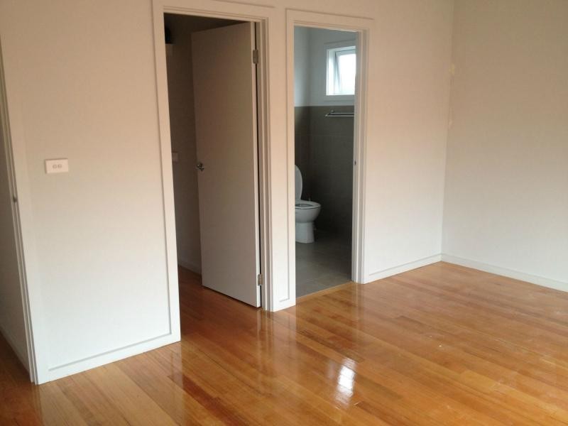 2/79 Hudsons Road, Spotswood VIC 3015