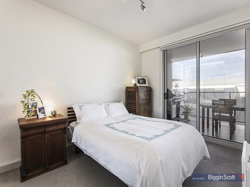 6/4 Saltriver Place, Footscray VIC 3011