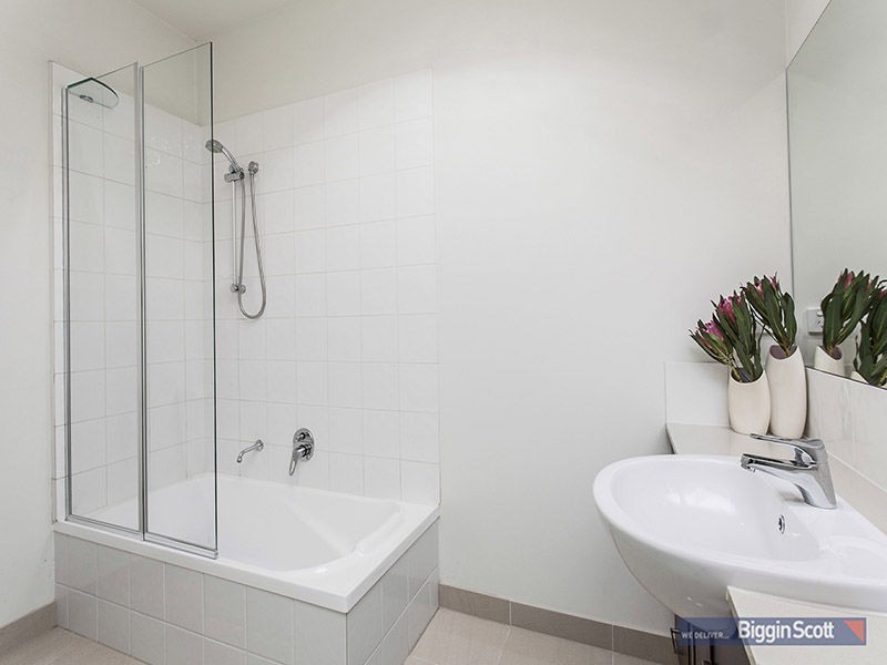 6/4 Saltriver Place, Footscray VIC 3011