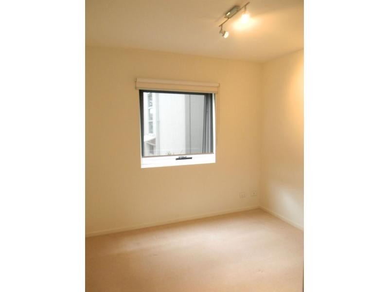 17/2 Saltriver Place, Footscray VIC 3011