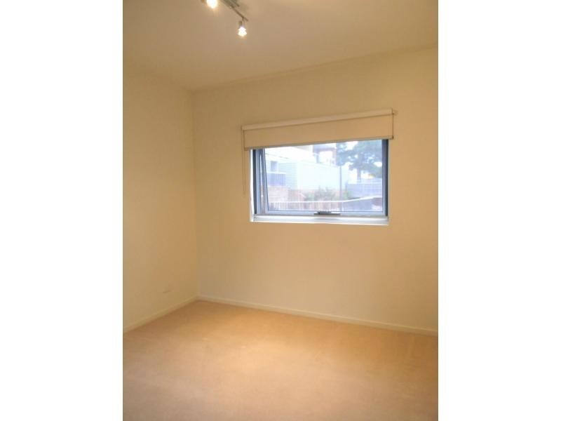 17/2 Saltriver Place, Footscray VIC 3011