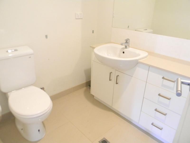 17/2 Saltriver Place, Footscray VIC 3011