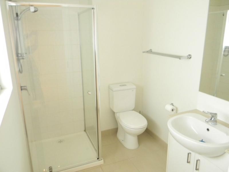 17/2 Saltriver Place, Footscray VIC 3011