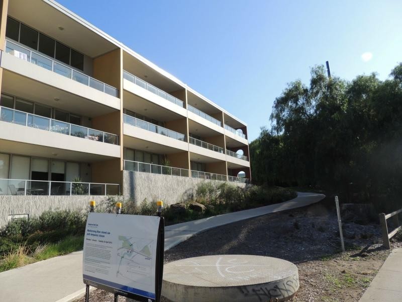 17/2 Saltriver Place, Footscray VIC 3011