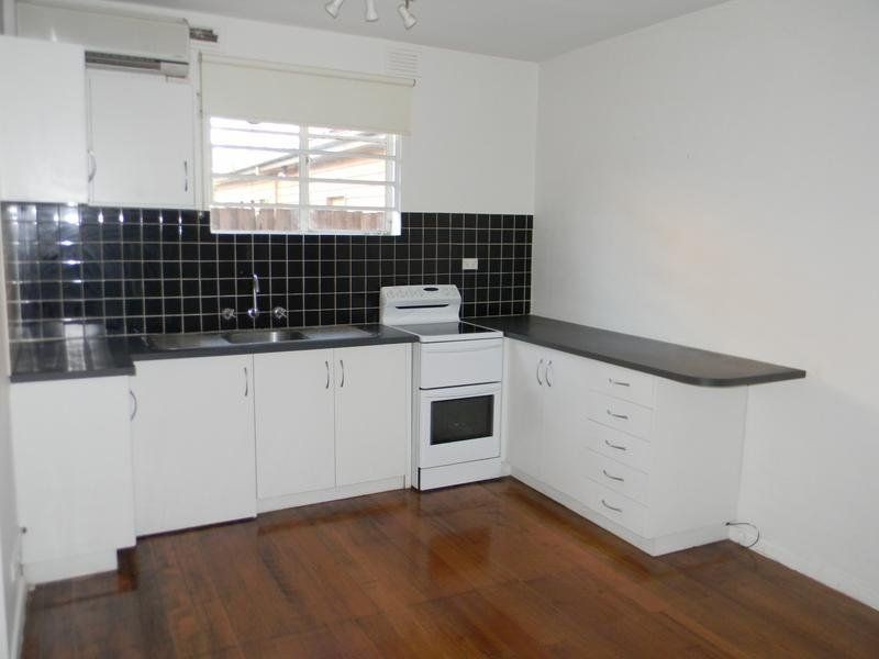 2/7 Saltley Street, South Kingsville VIC 3015