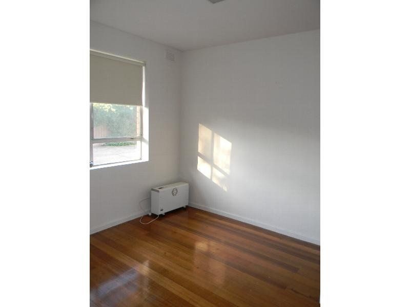 2/7 Saltley Street, South Kingsville VIC 3015