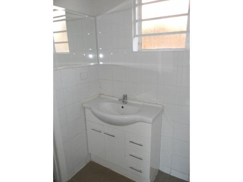 2/7 Saltley Street, South Kingsville VIC 3015