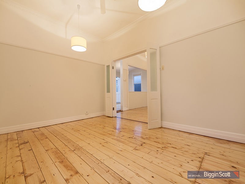 8 Lawrence Street, Seddon VIC 3011