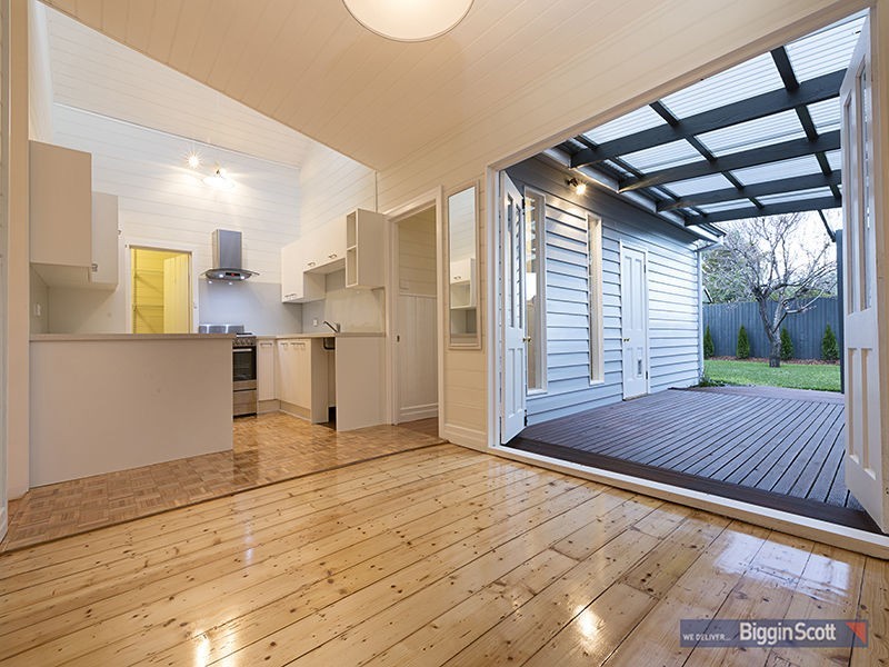 8 Lawrence Street, Seddon VIC 3011
