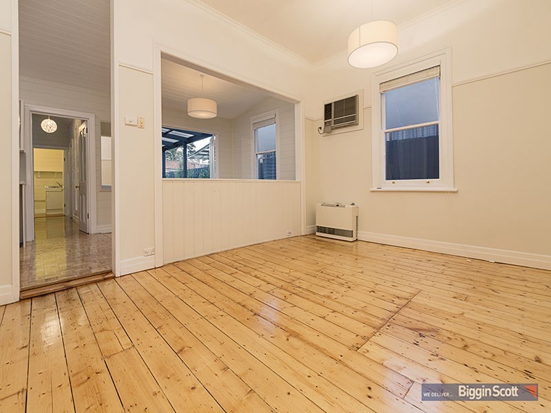 8 Lawrence Street, Seddon VIC 3011