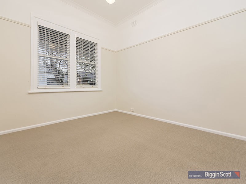 8 Lawrence Street, Seddon VIC 3011