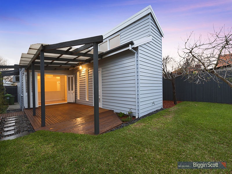 8 Lawrence Street, Seddon VIC 3011