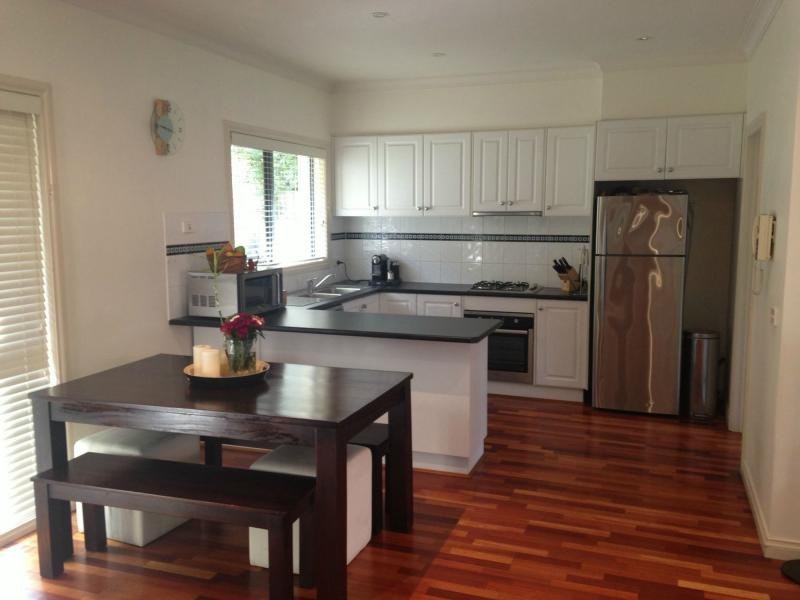 2/22 Edgar Street, Kingsville VIC 3012