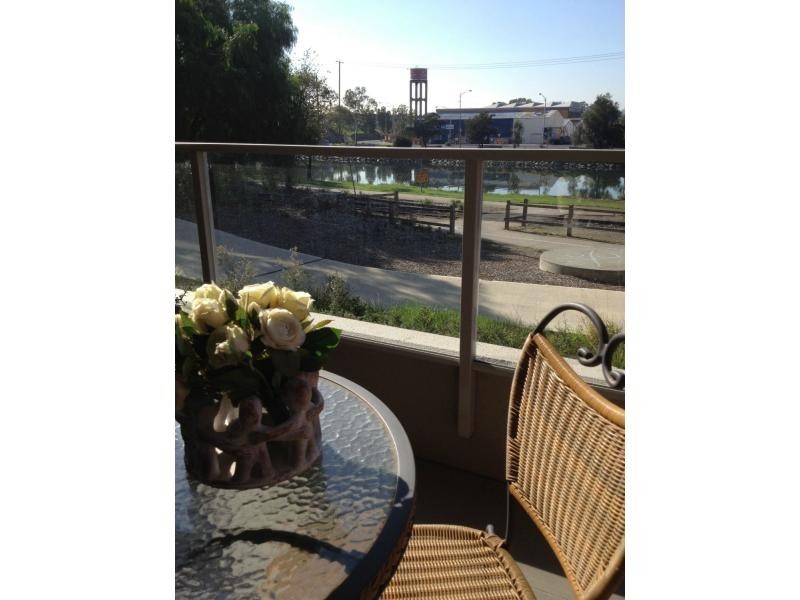 19/2 Saltriver Place, Footscray VIC 3011