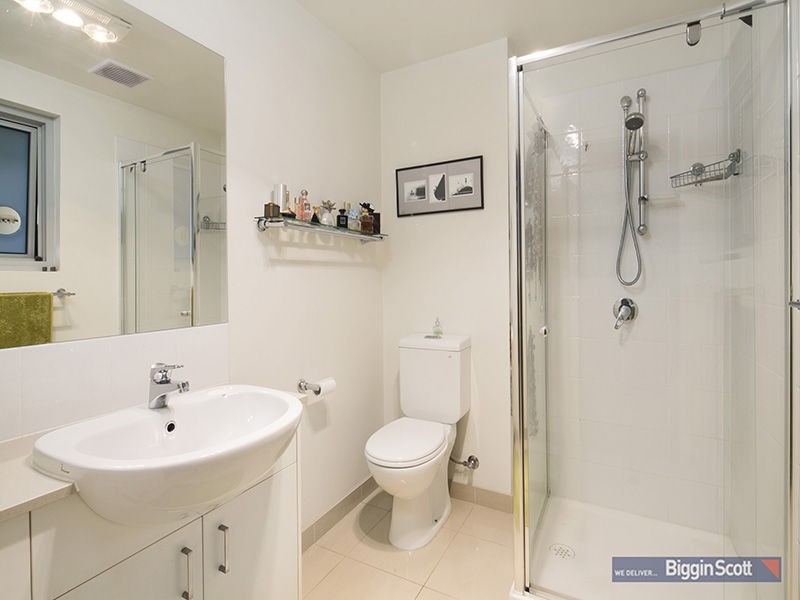 3/2 Saltriver Place, Footscray VIC 3011