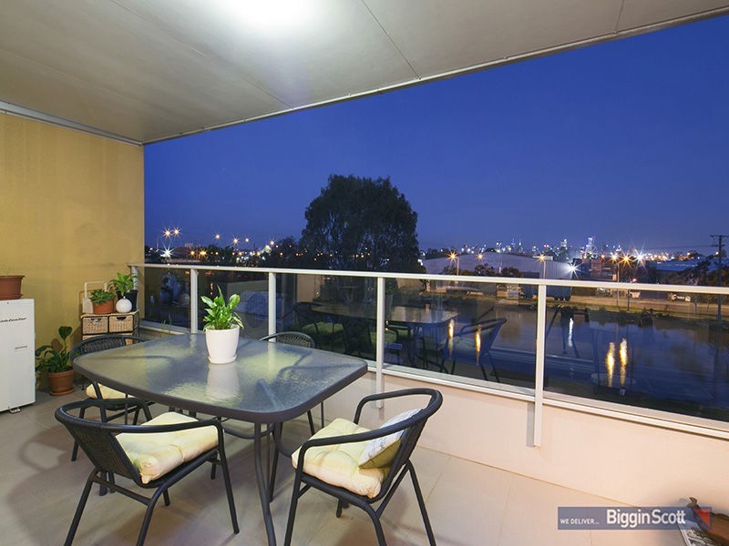 3/2 Saltriver Place, Footscray VIC 3011
