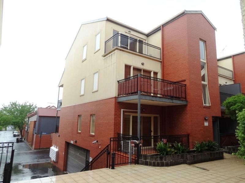 12/16 Mawbey Street, Kensington VIC 3031