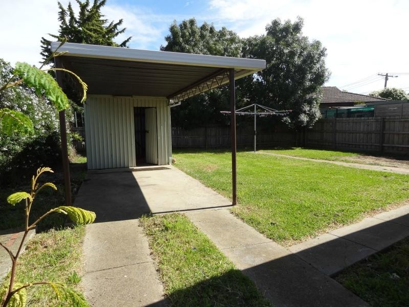 1 Roberts Crescent, Sunshine West VIC 3020