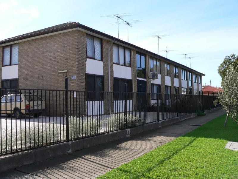 2/21 Bishop Street, Kingsville VIC 3012