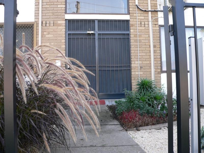 2/21 Bishop Street, Kingsville VIC 3012