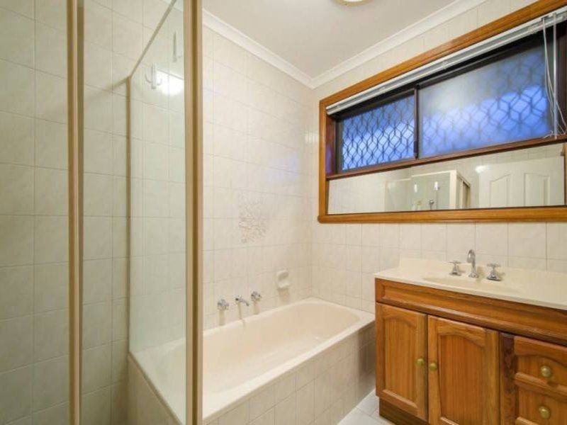 4 Davidson Court, Altona Meadows VIC 3028