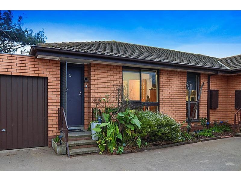 5/2 Corrigan Avenue, Brooklyn VIC 3012