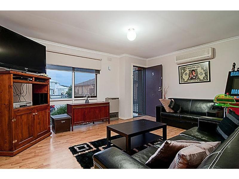 5/2 Corrigan Avenue, Brooklyn VIC 3012