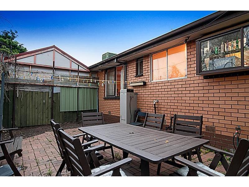 5/2 Corrigan Avenue, Brooklyn VIC 3012