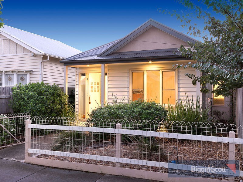 102 Coronation Street, Kingsville VIC 3012