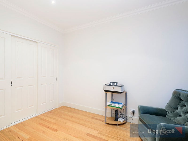 102 Coronation Street, Kingsville VIC 3012