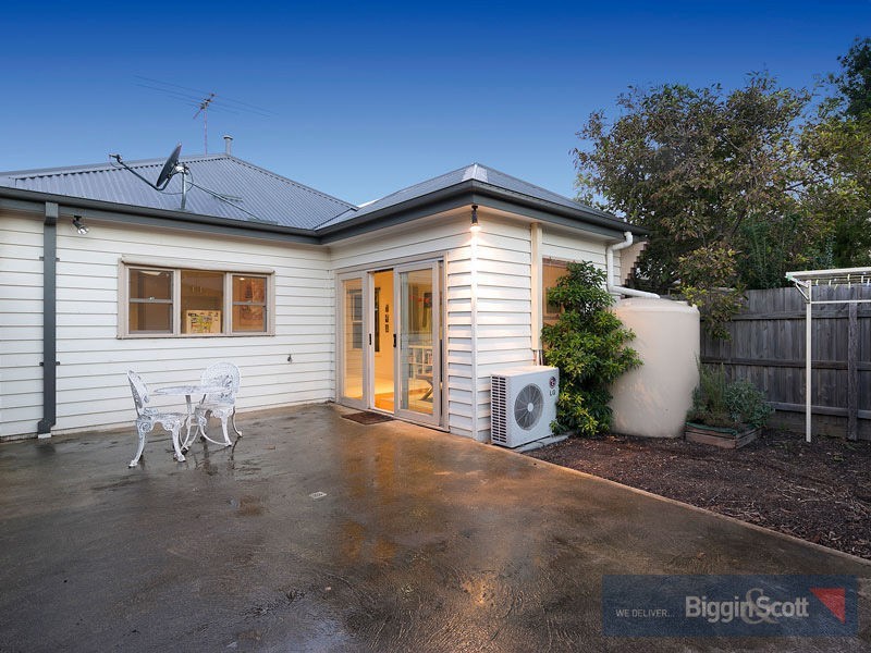 102 Coronation Street, Kingsville VIC 3012