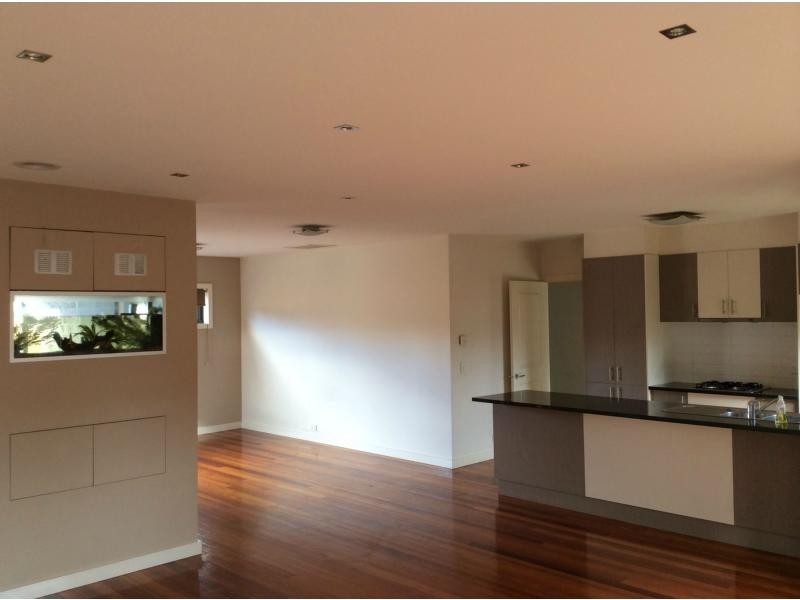 2/8 Hampton Parade, West Footscray VIC 3012