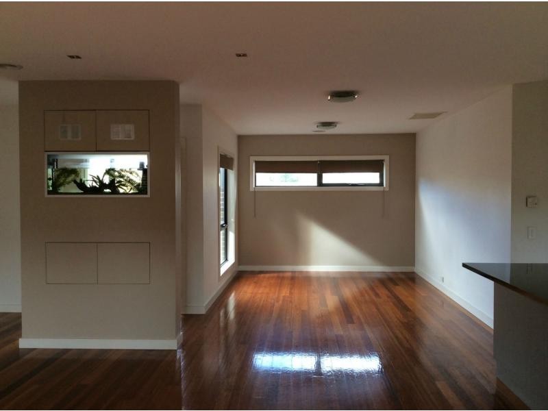 2/8 Hampton Parade, West Footscray VIC 3012