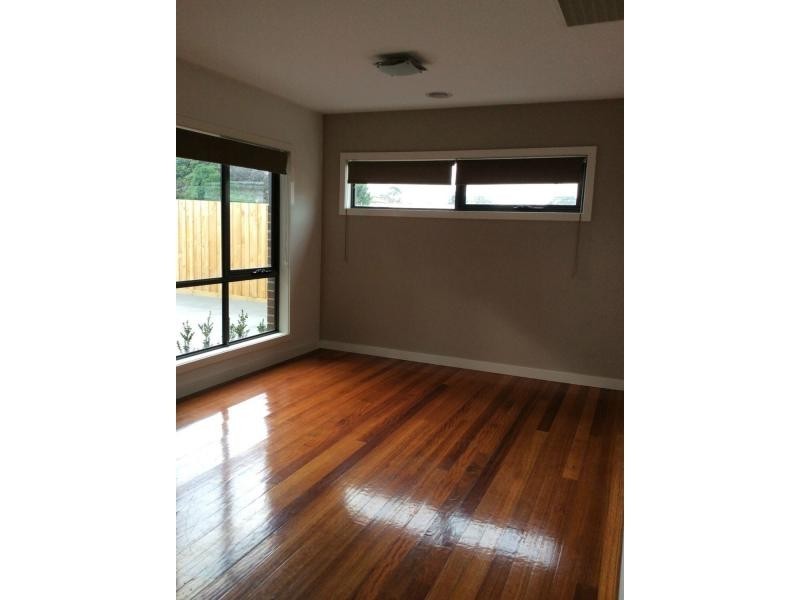 2/8 Hampton Parade, West Footscray VIC 3012