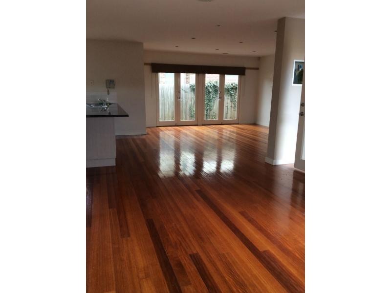 2/8 Hampton Parade, West Footscray VIC 3012