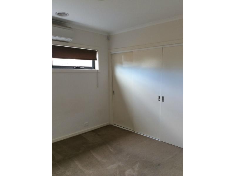 2/8 Hampton Parade, West Footscray VIC 3012