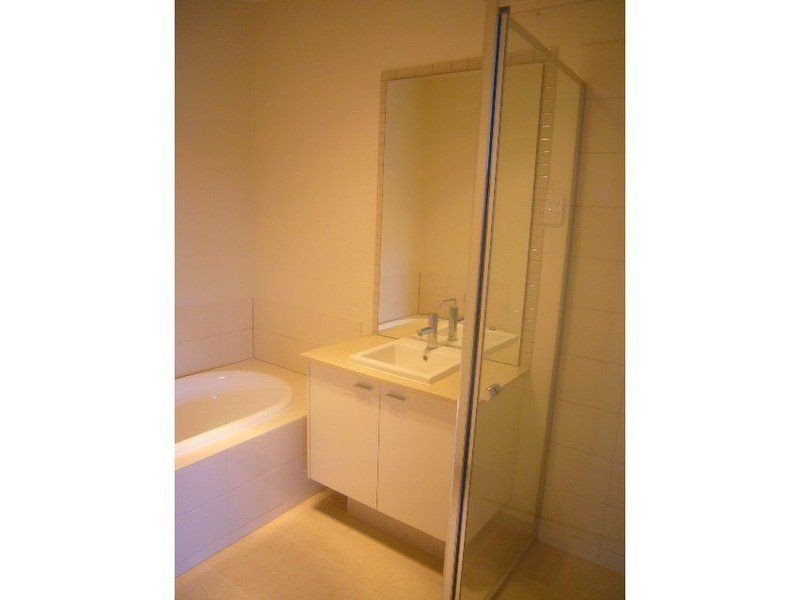 2/4 Jepson Street, Yarraville VIC 3013