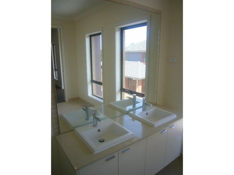 2/4 Jepson Street, Yarraville VIC 3013