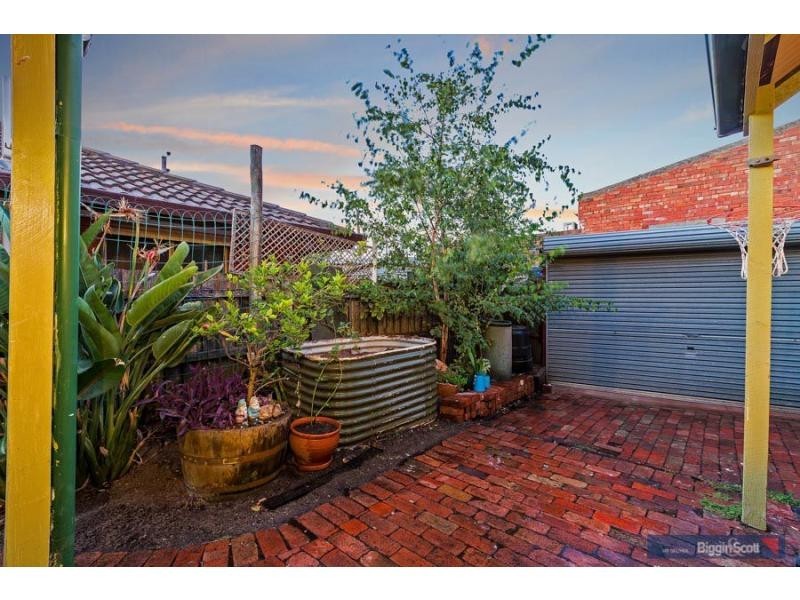 8 Gledhill Street, Seddon VIC 3011