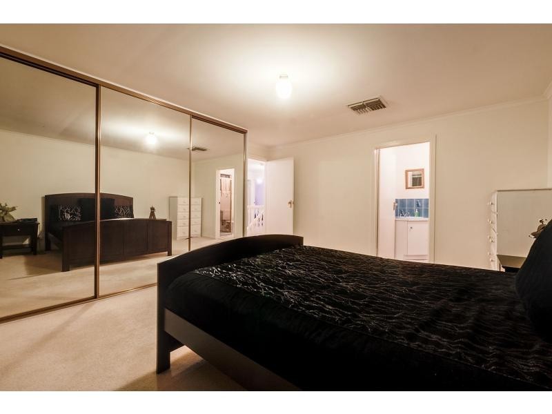 13 McIntyre Drive, Altona VIC 3018