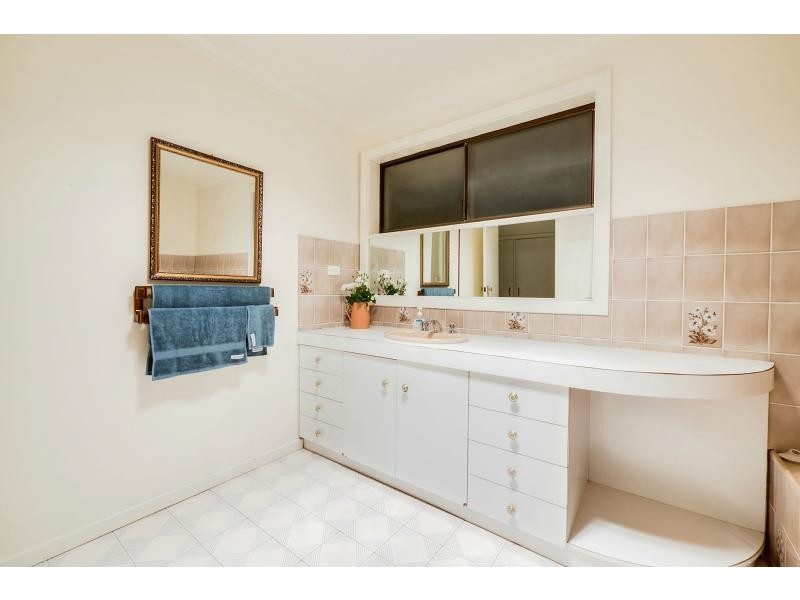 13 McIntyre Drive, Altona VIC 3018