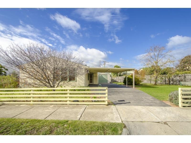 6 Bellairs Avenue, Seddon VIC 3011