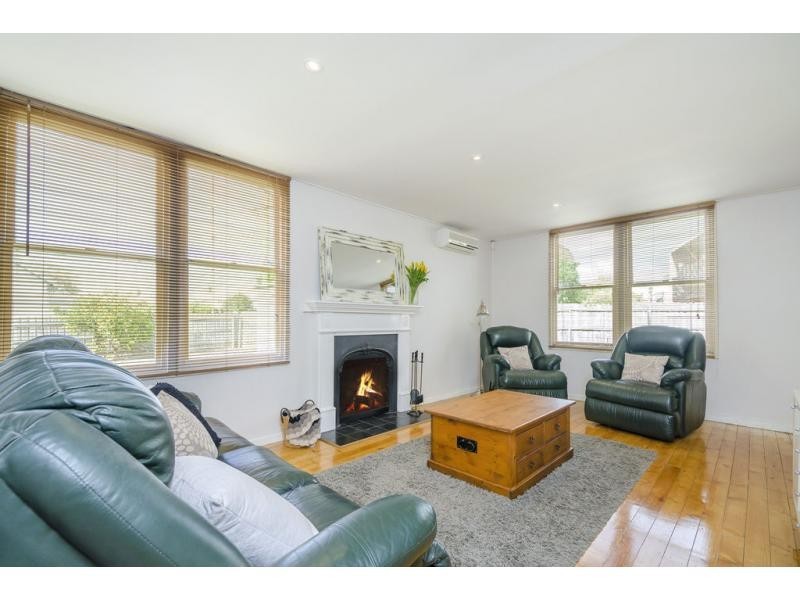 6 Bellairs Avenue, Seddon VIC 3011