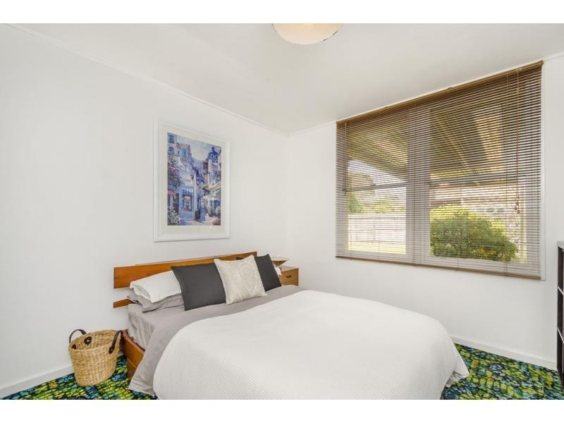 6 Bellairs Avenue, Seddon VIC 3011