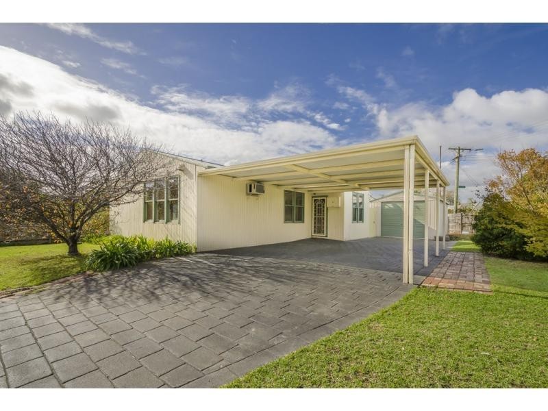 6 Bellairs Avenue, Seddon VIC 3011