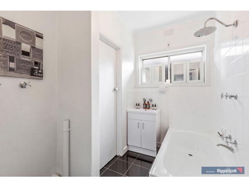 1/68 Kernot Street, South Kingsville VIC 3015