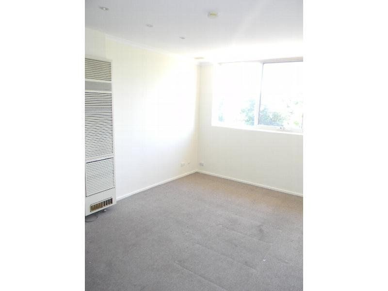 3/10 Heather Avenue, Brooklyn VIC 3012