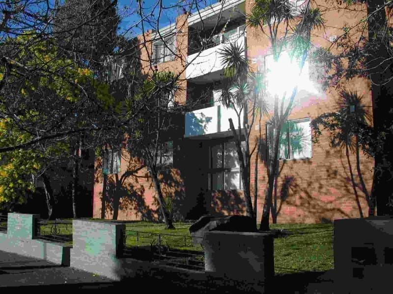 2/43-45 Ballarat Road, Footscray VIC 3011