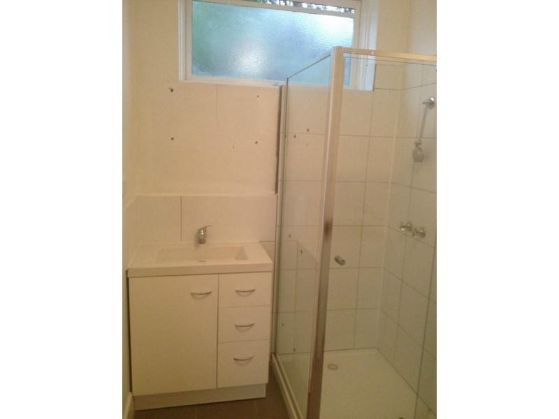 2/43-45 Ballarat Road, Footscray VIC 3011