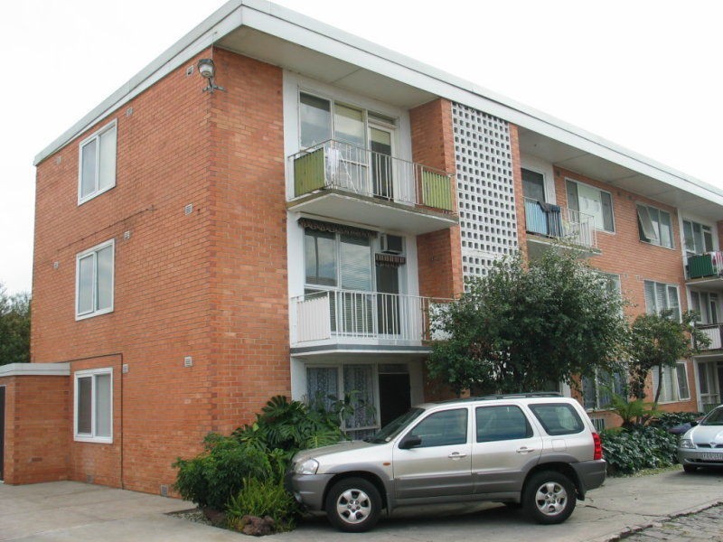 8/67 Ballarat Road, Footscray VIC 3011